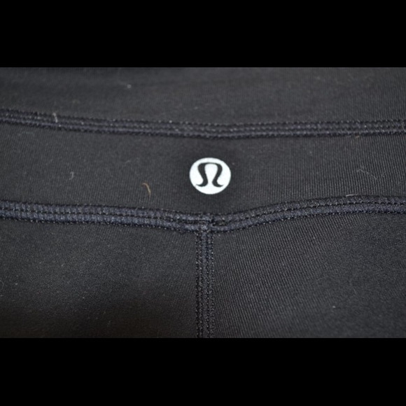 Black Lulu lemon Capri pants - Picture 3 of 3